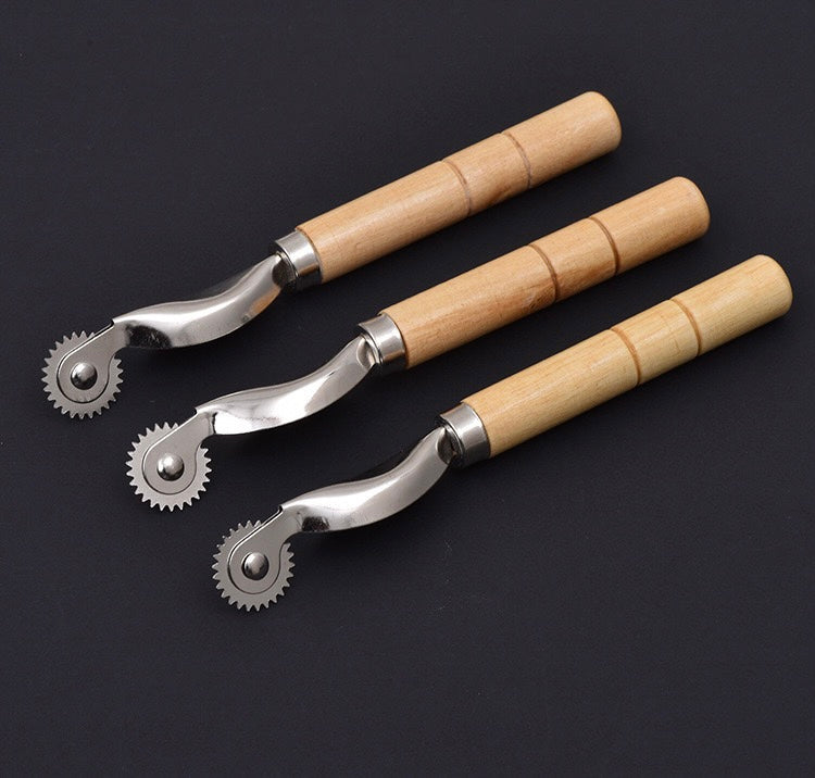 Tracing wheel, fabric markers A6