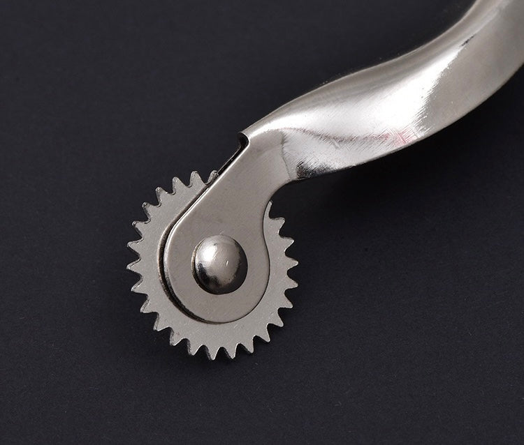 Tracing wheel, fabric markers A6