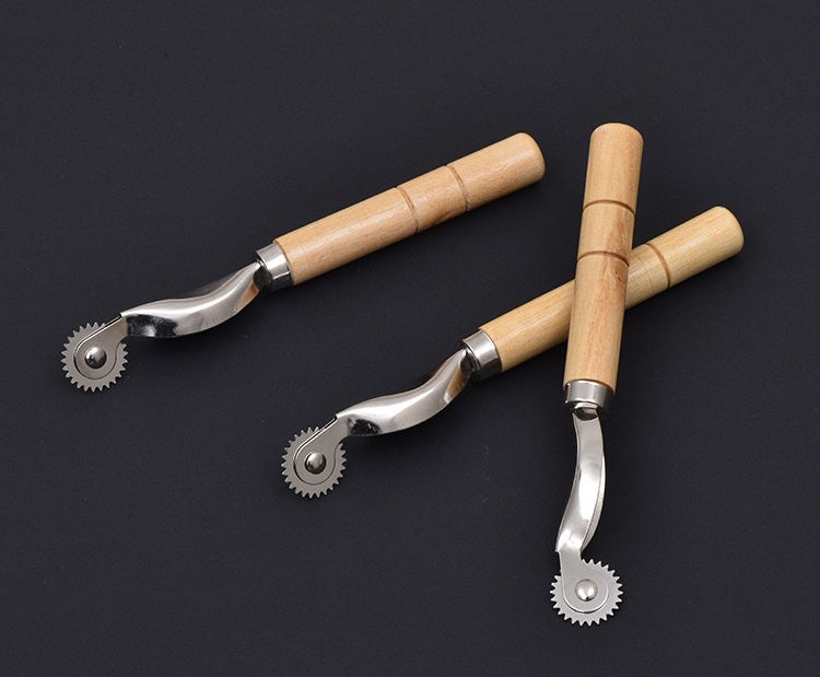 Tracing wheel, fabric markers A6