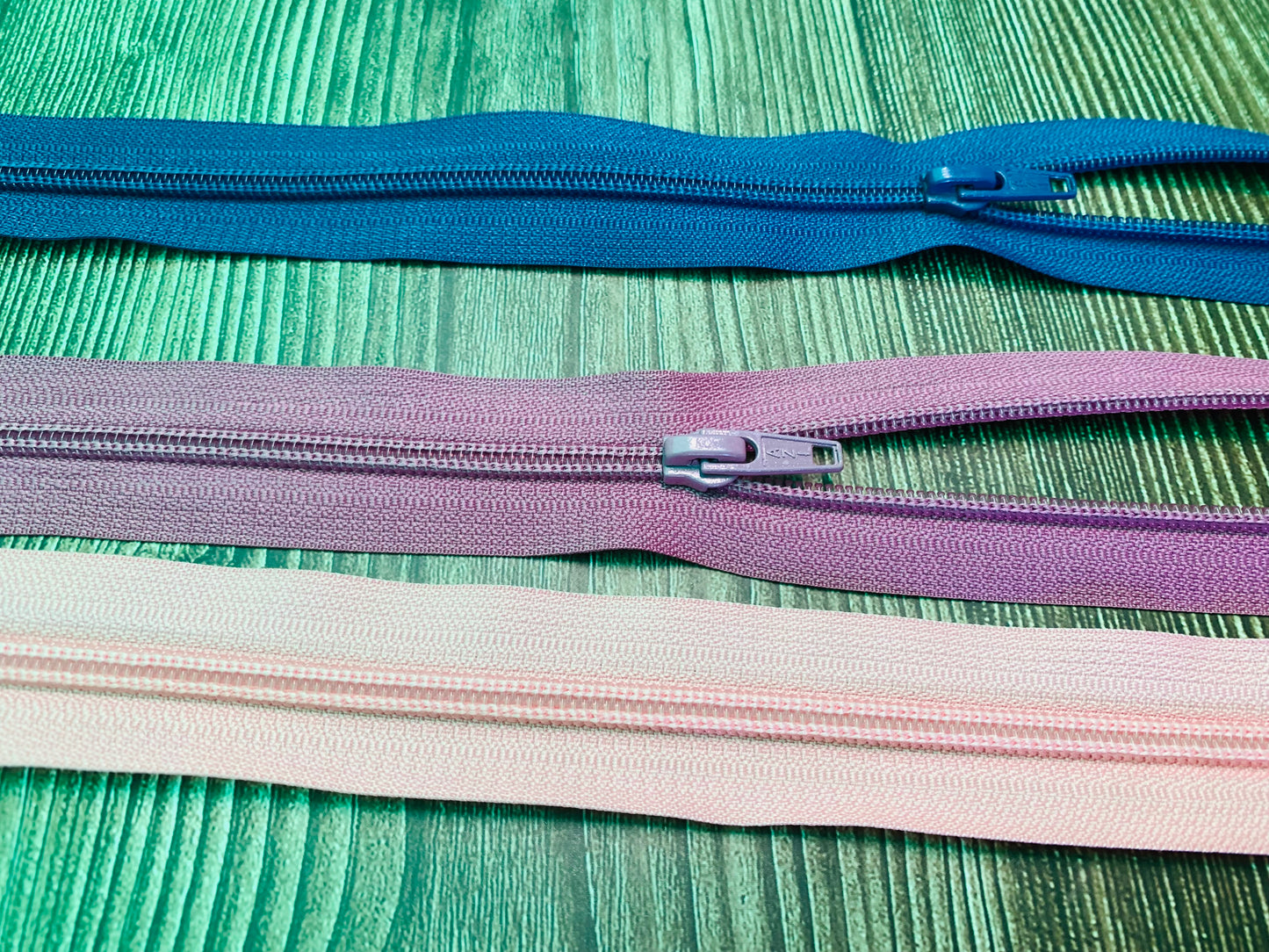 Pack of 25 - Size 5 nylon zips, 40-45.5cm, clearance sale GS