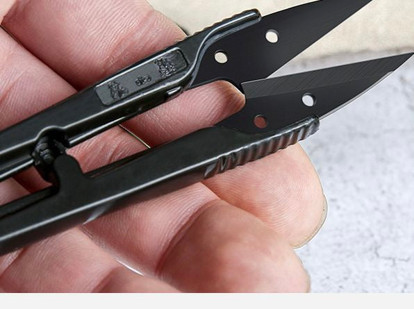 Black metal cutter for threads and fabrics