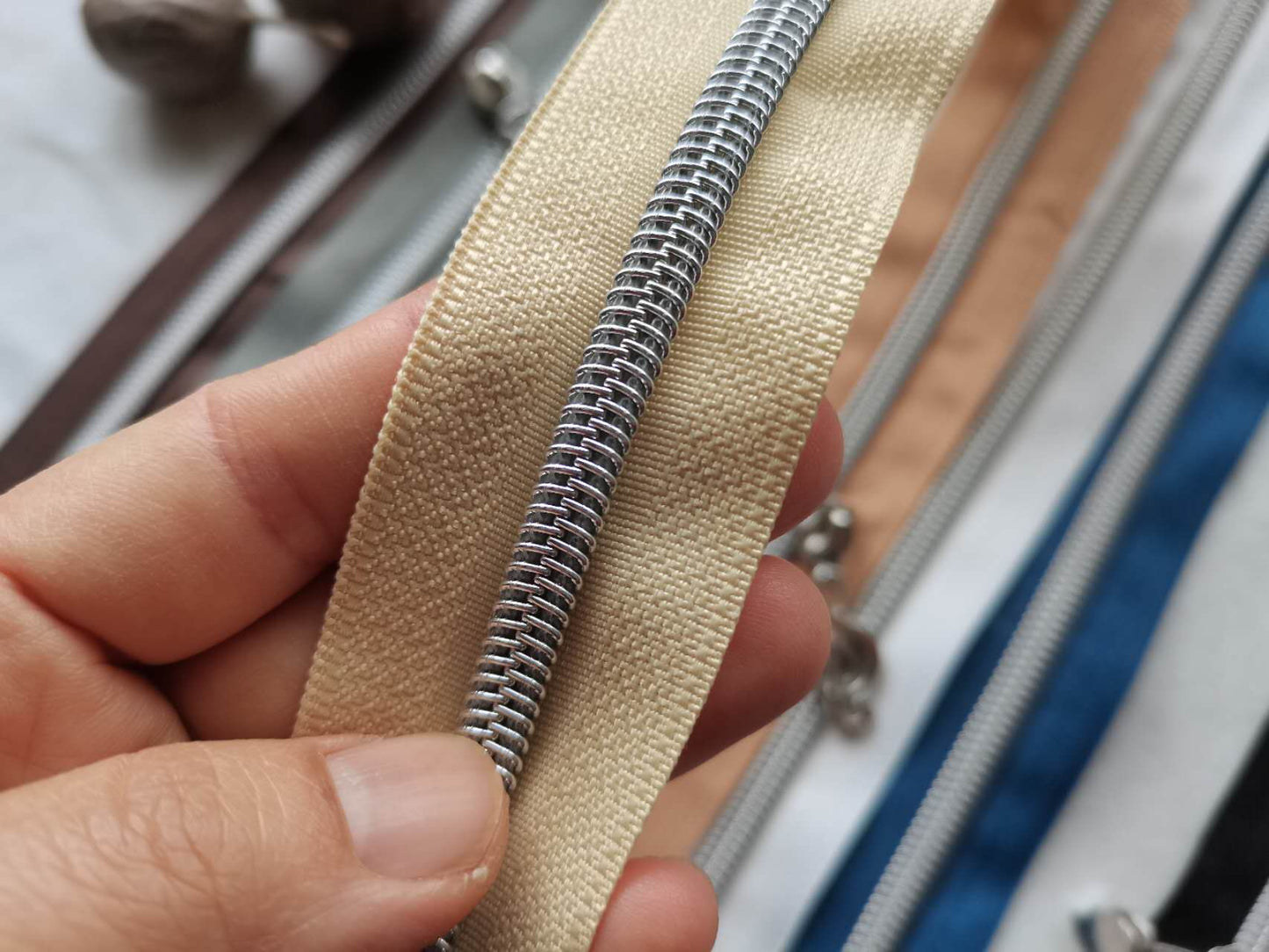 Silver teeth size 5 zipper tapes