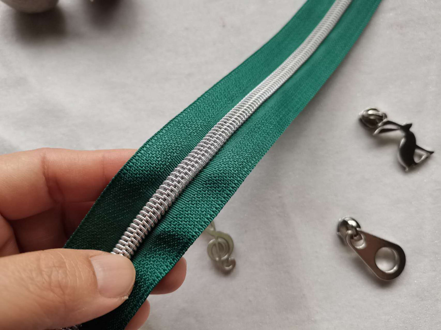 Silver teeth size 5 zipper tapes