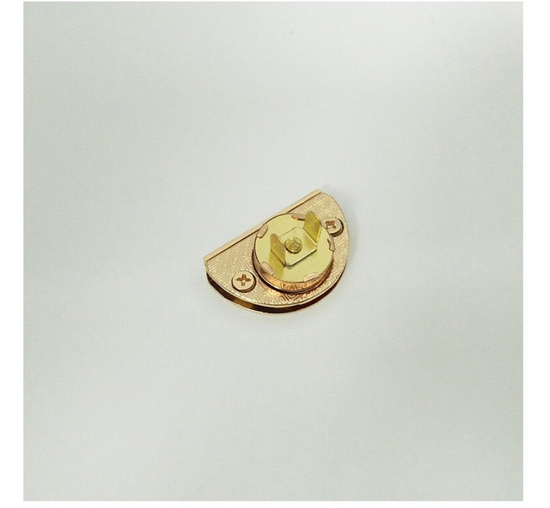 Half circle magnetic clasps