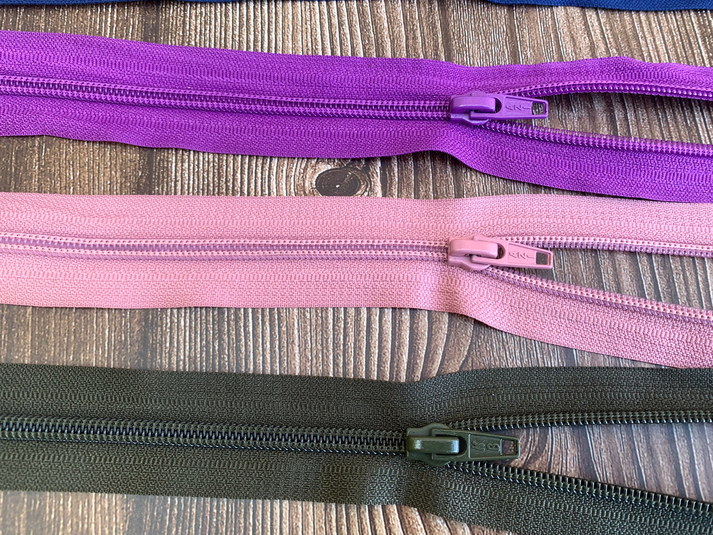 Pack of 25 - Size 5 nylon zips, 24-28cm, clearance sale GS