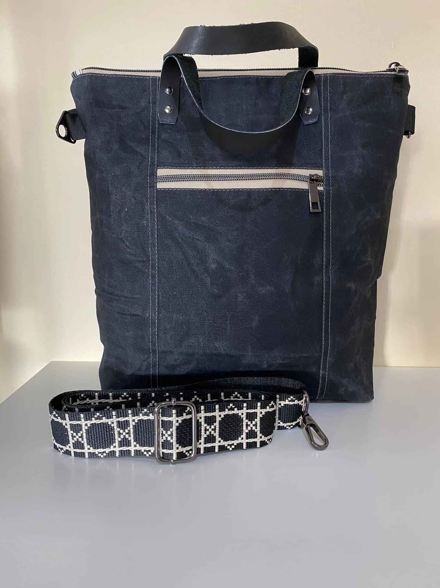 Soft waxed canvas with standard finish F2