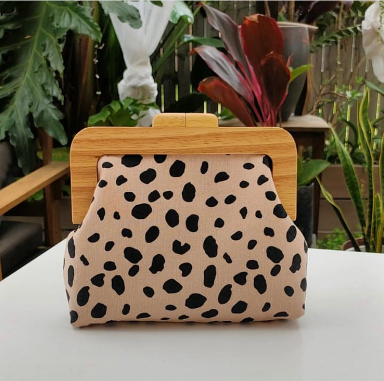 Square wooden clutch frames, kiss lock framese frames