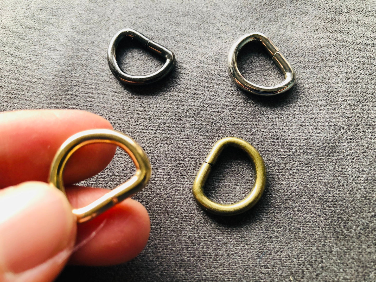 D rings in various colors and sizes