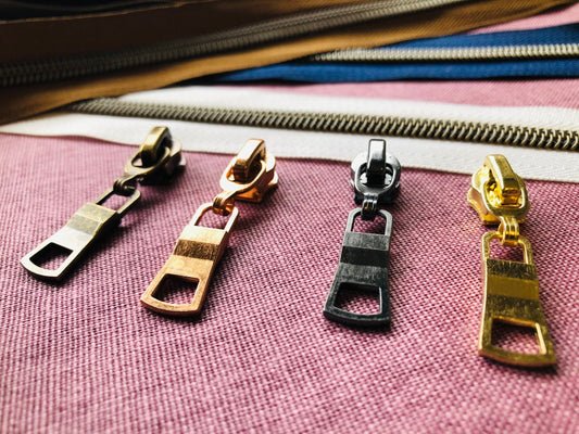 Rectangular zipper pulls A3bl