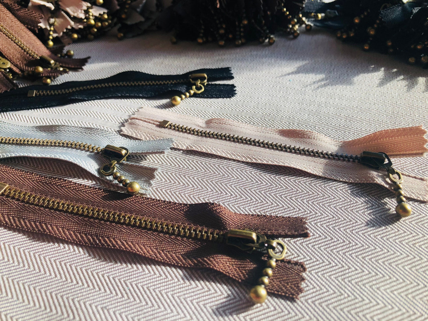 Size 3 metal zips, antique brass metal zips, black, brown, beige and grey metal zips for bags and purses
