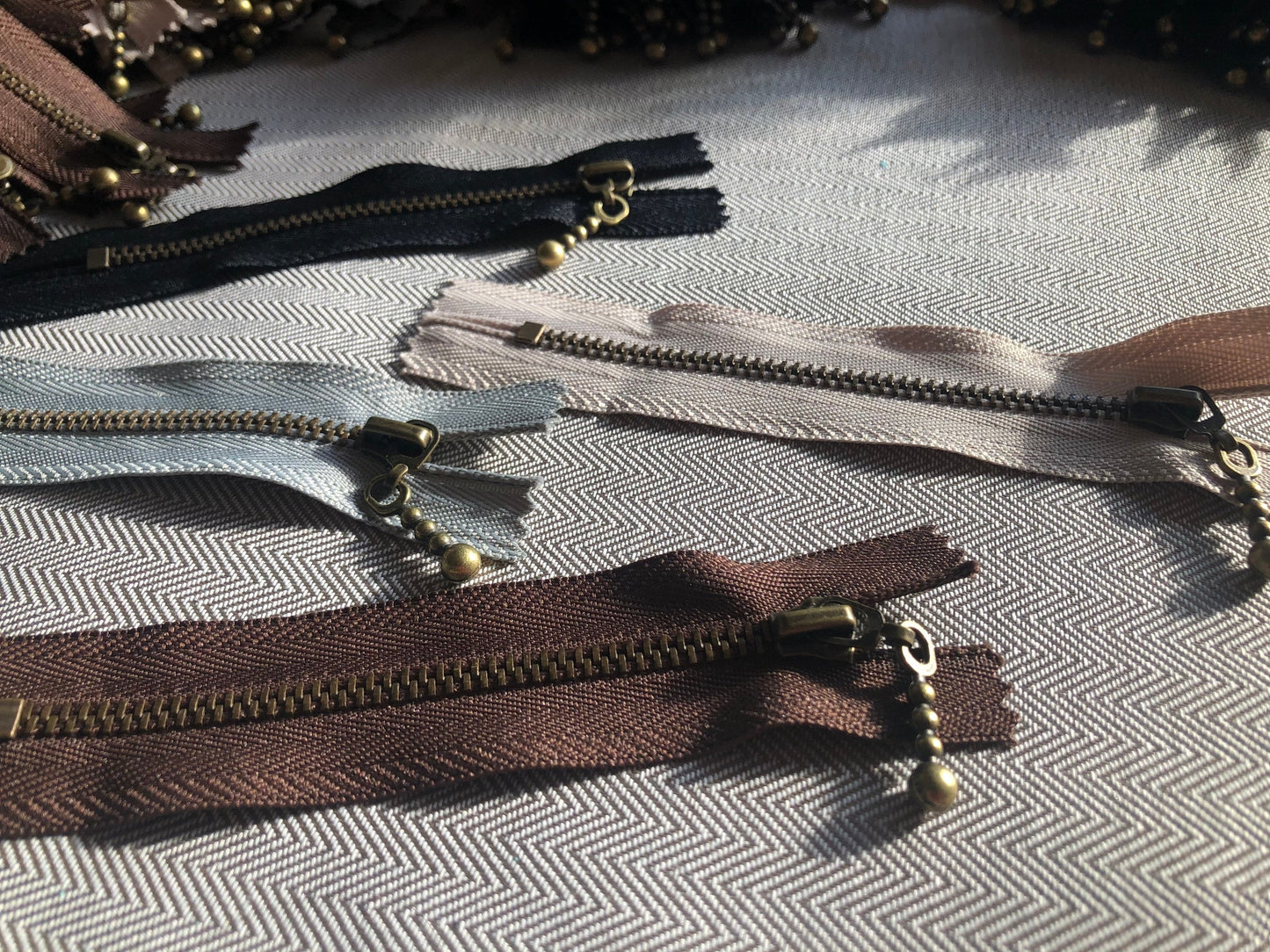 Size 3 metal zips, antique brass metal zips, black, brown, beige and grey metal zips for bags and purses