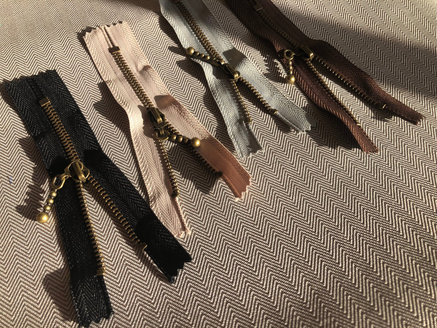 Size 3 metal zips, antique brass metal zips, black, brown, beige and grey metal zips for bags and purses