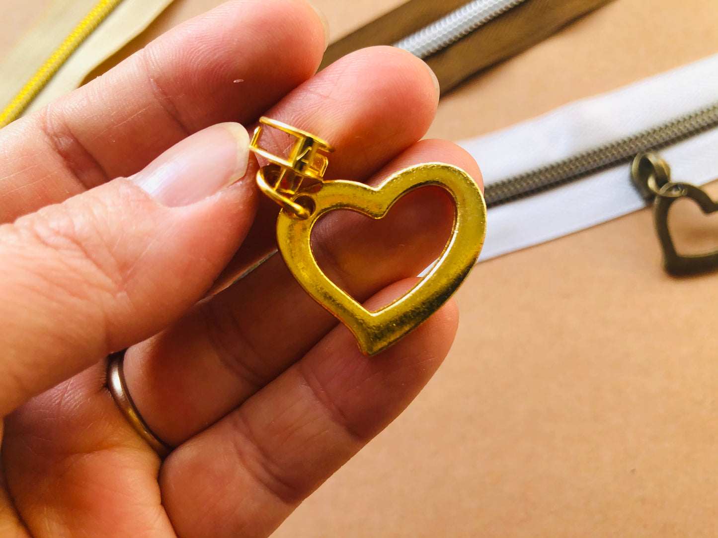 Big heart zipper pulls, Size 5 zipper pulls for nylon zipper tapes, zipper pulls in antique brass, sliver, gold, rose gold, gun metal