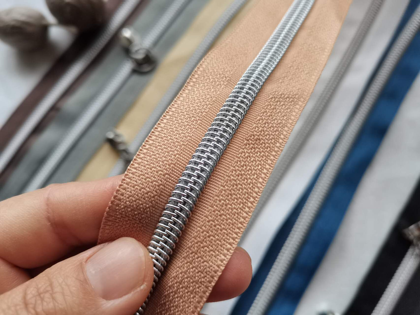 Silver teeth size 5 zipper tapes