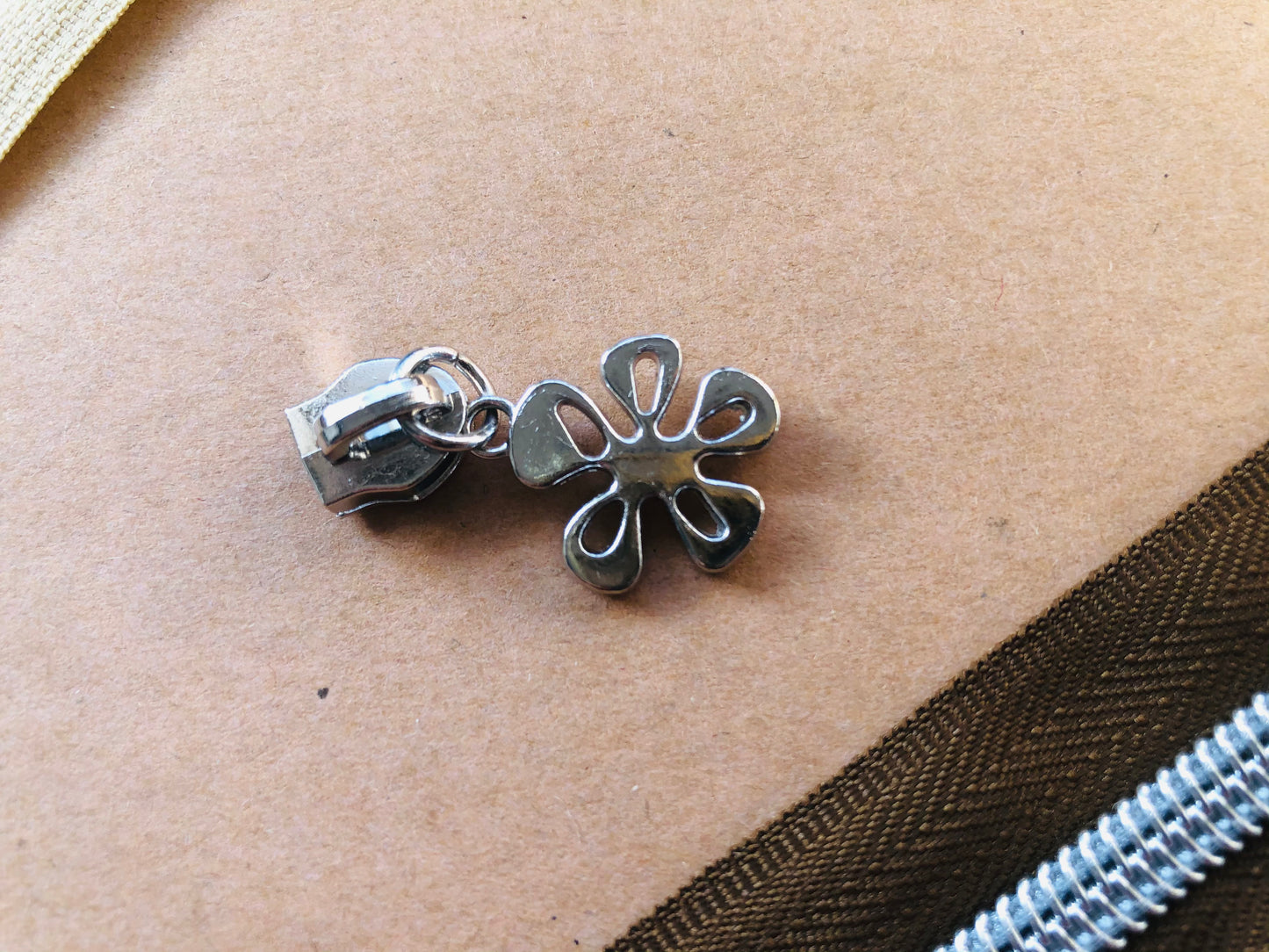 Flower Zipper pulls, Size 5 zipper pulls for nylon zipper tapes, zipper pulls in antique brass, sliver, gold, rose gold, gun metal