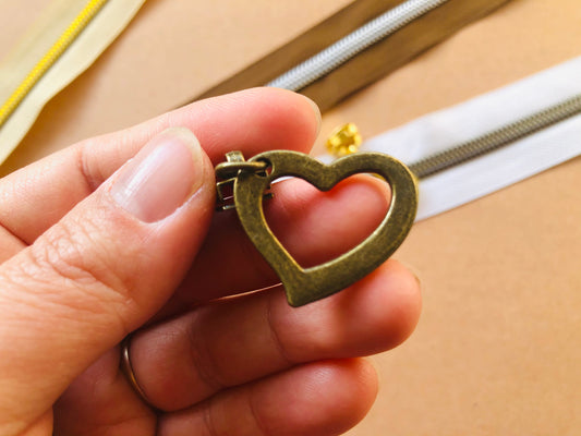 Big heart zipper pulls A3bl