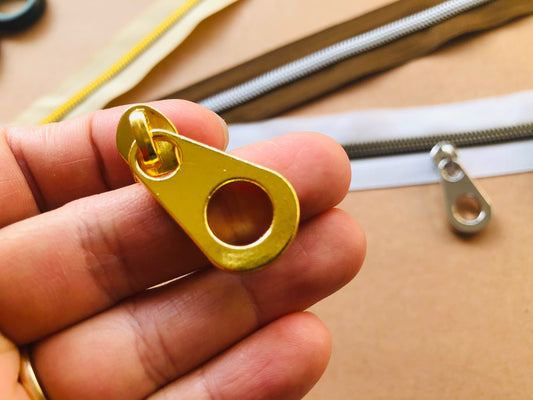Oversized donuts zipper pulls A3bl