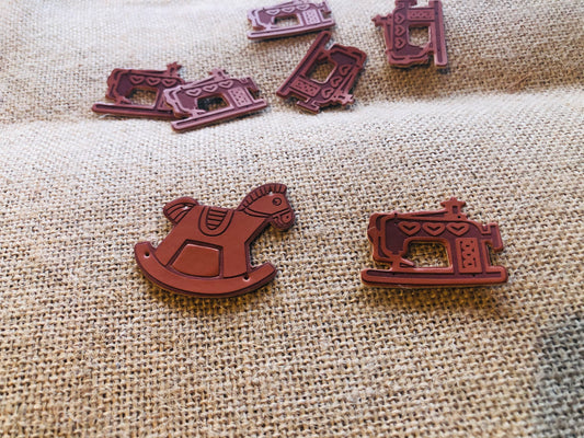 Rocking horse and vintage sew machine tags G2