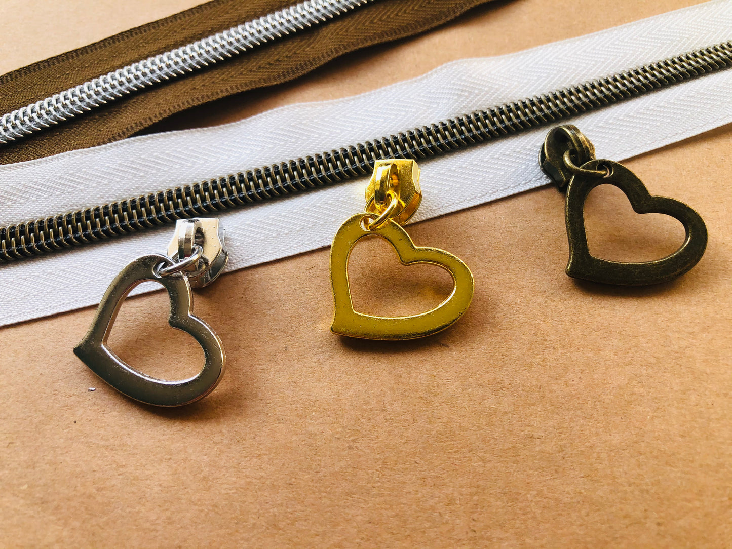 Big heart zipper pulls, Size 5 zipper pulls for nylon zipper tapes, zipper pulls in antique brass, sliver, gold, rose gold, gun metal