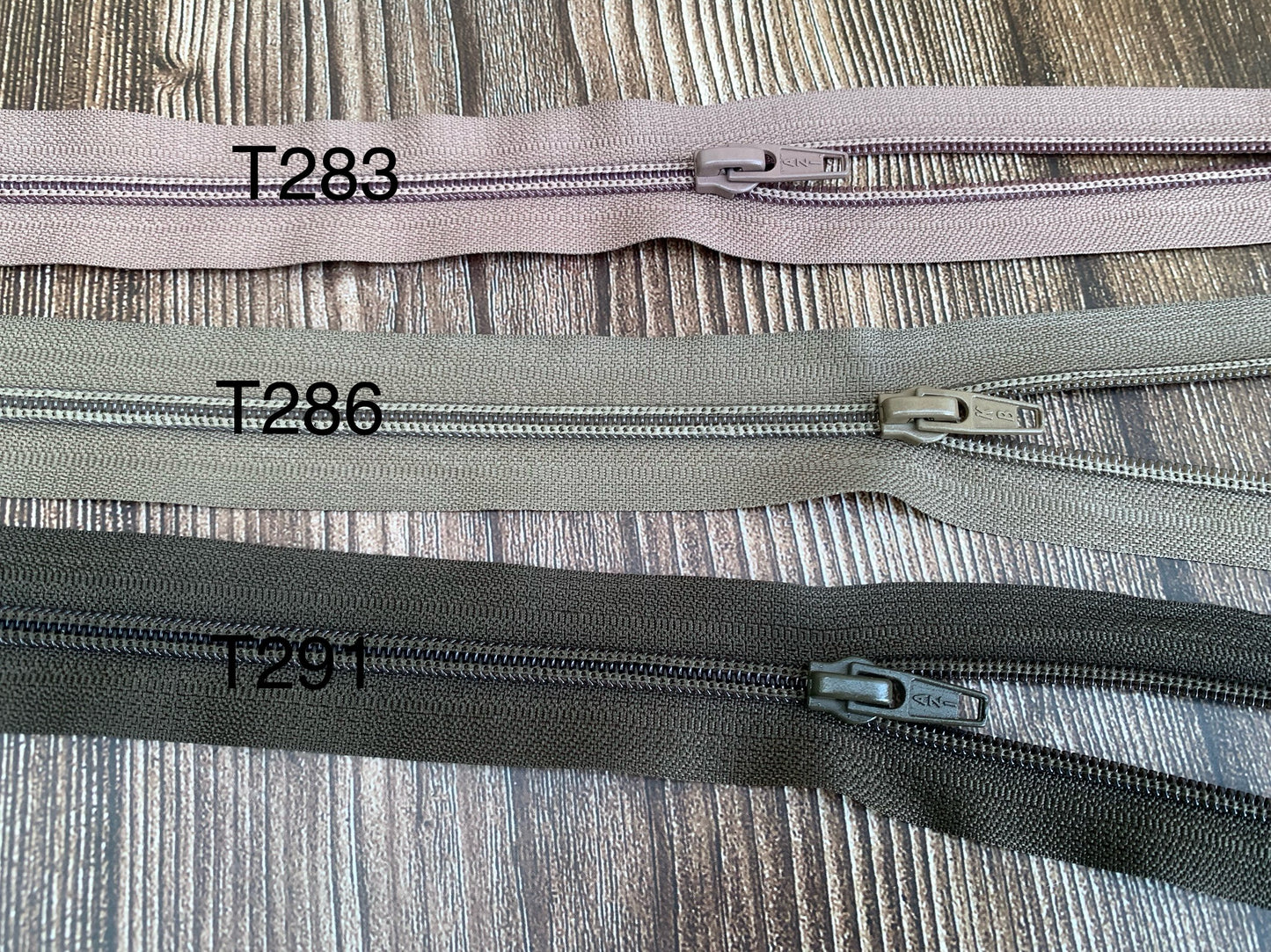Pack of 25 - Size 5 nylon zips, 60-68 cm, clearance sale GS