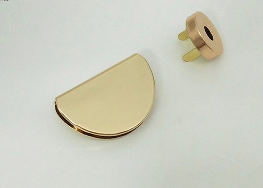 Half circle magnetic clasps