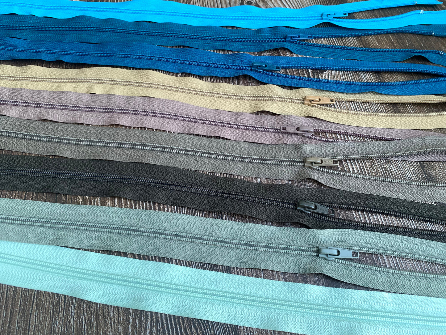 Pack of 25 - Size 5 nylon zips, 60-68 cm, clearance sale GS