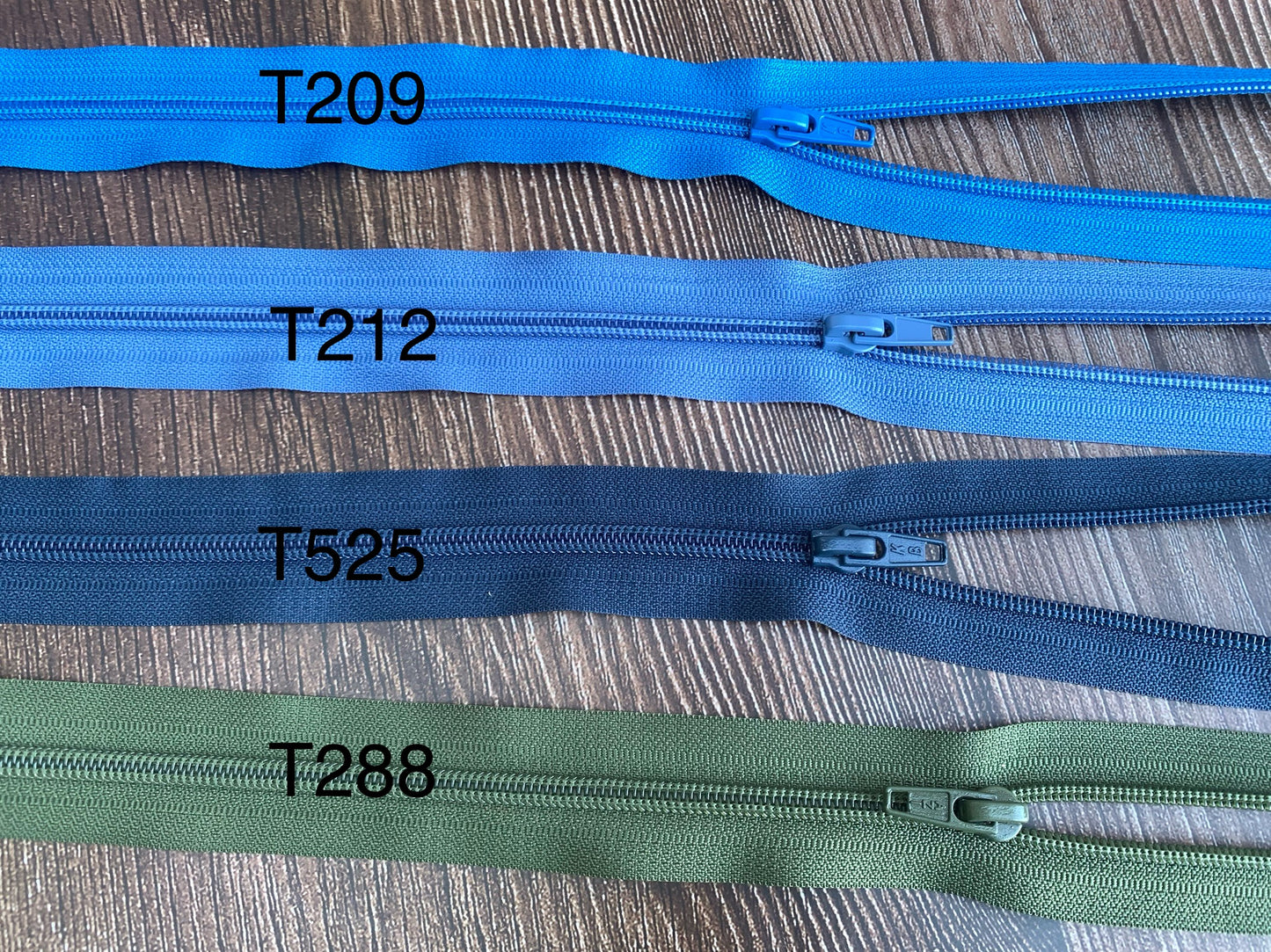 Pack of 25 - Size 5 nylon zips, 70-78 cm, clearance sale GS