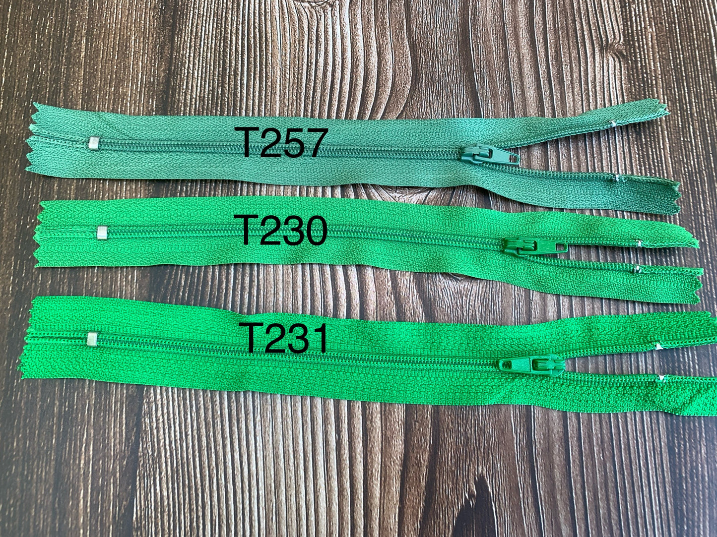 Pack of 25, 18cm size 3 nylon zips, clearance sale GS