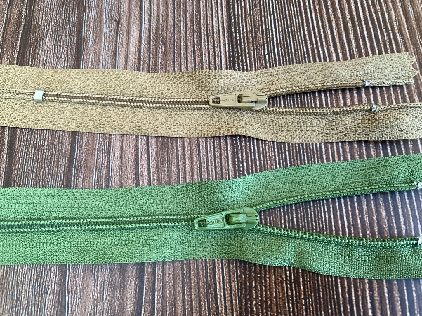 Pack of 25, 12-15cm size 3 nylon zips, clearance sale GS