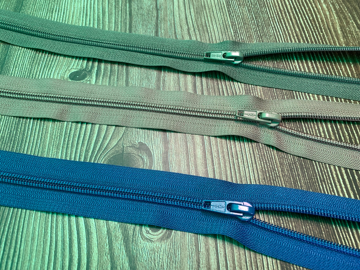 Pack of 25 - Size 5 nylon zips, 50-58cm, clearance sale GS