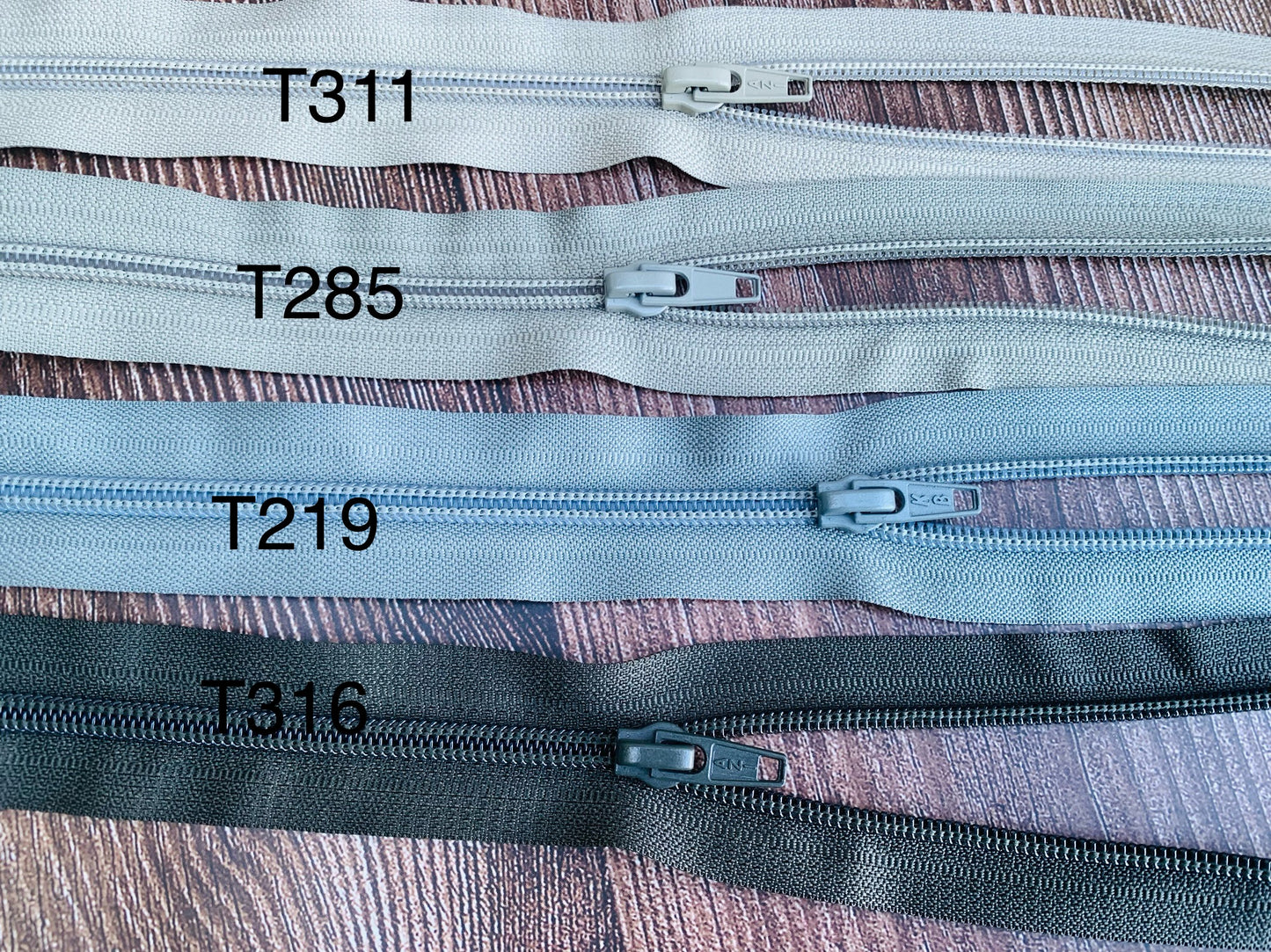 Pack of 25 - Size 5 nylon zips, 70-78 cm, clearance sale GS