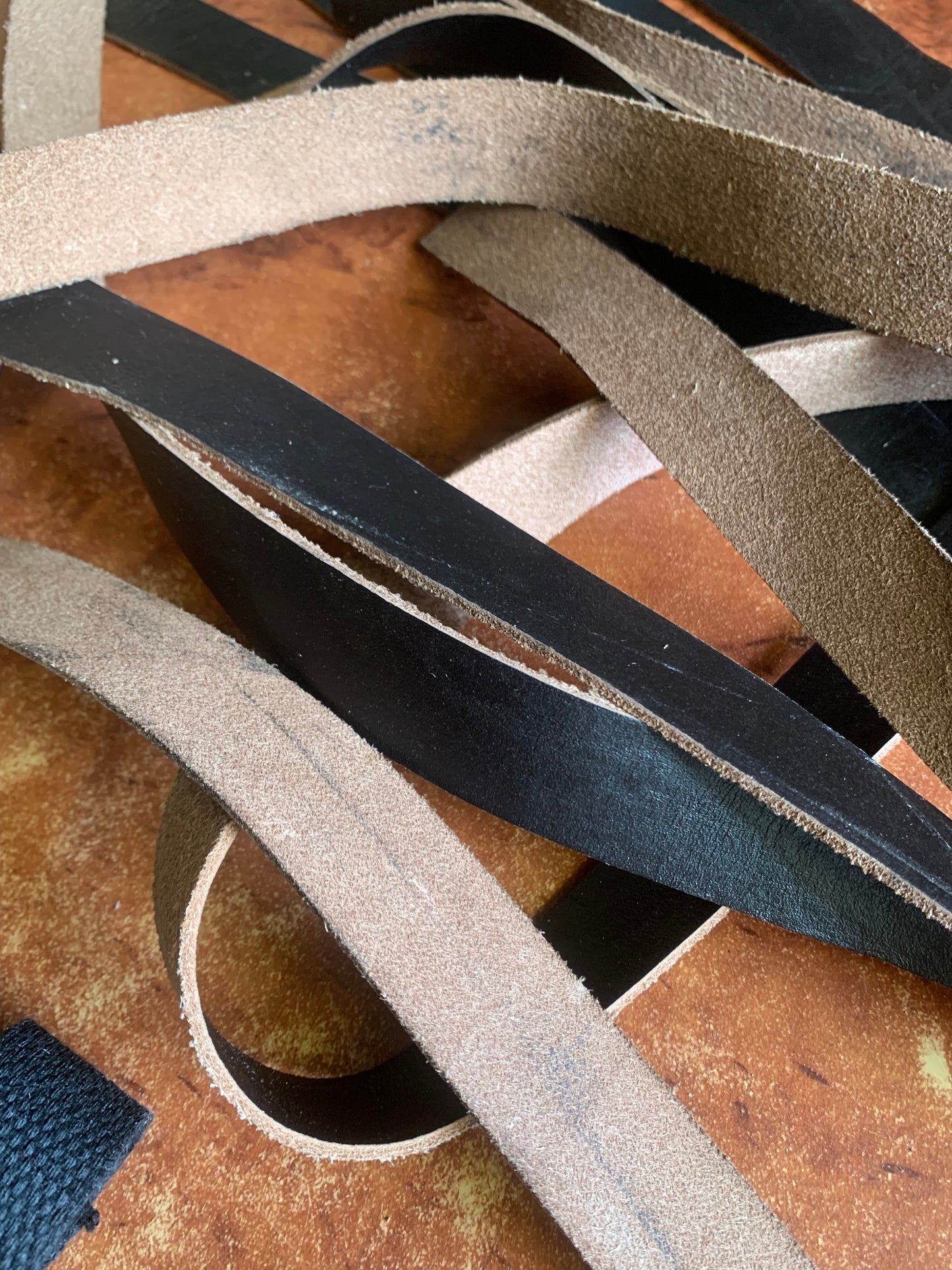 Cosmetic imperfect leather strapping - 25 metres
