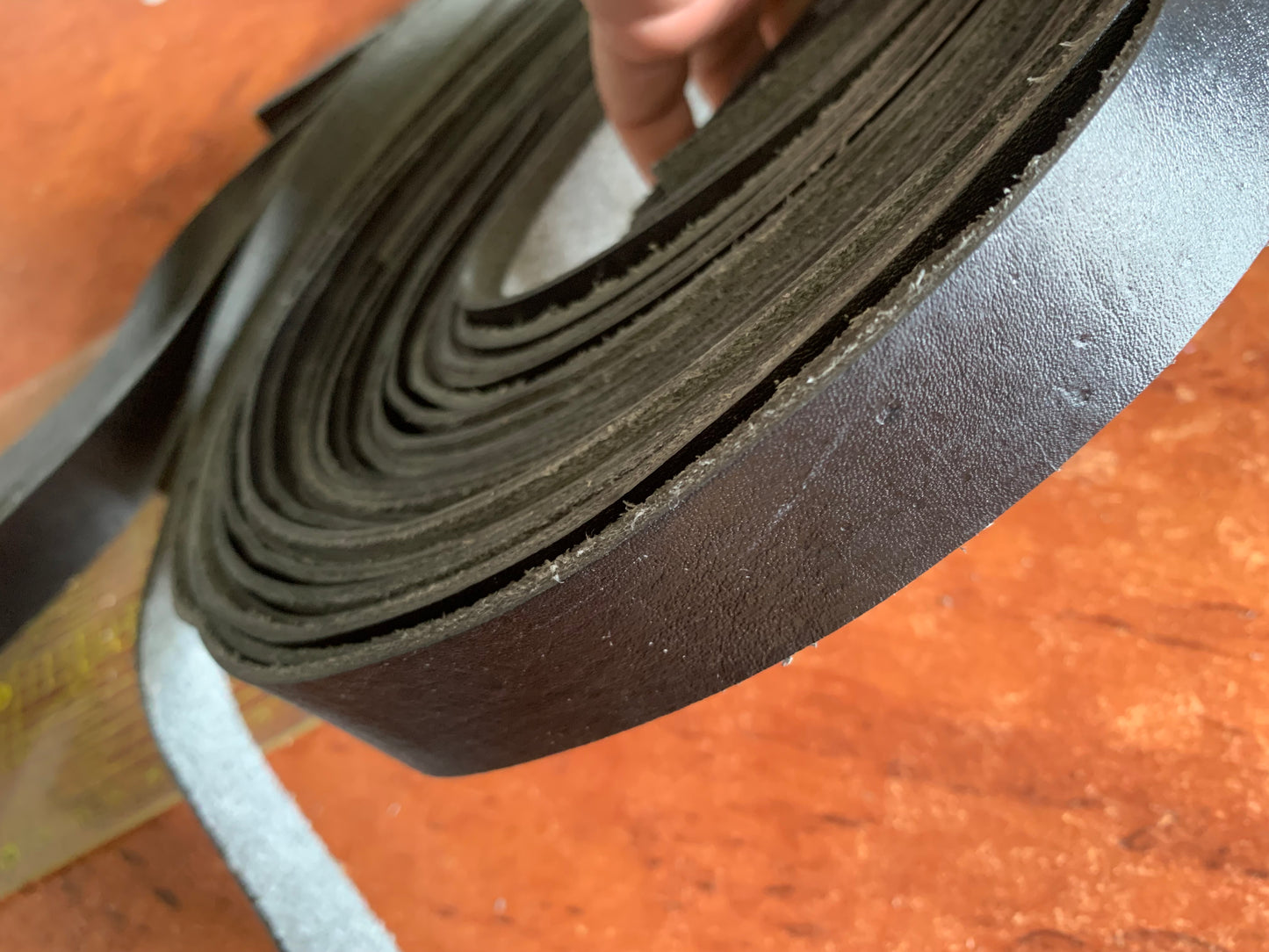 Cosmetic imperfect leather strapping - 25 metres