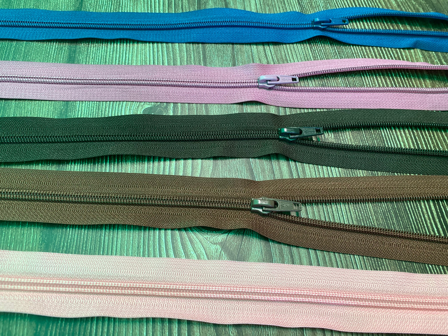 Pack of 25 - Size 5 nylon zips, 40-45.5cm, clearance sale GS