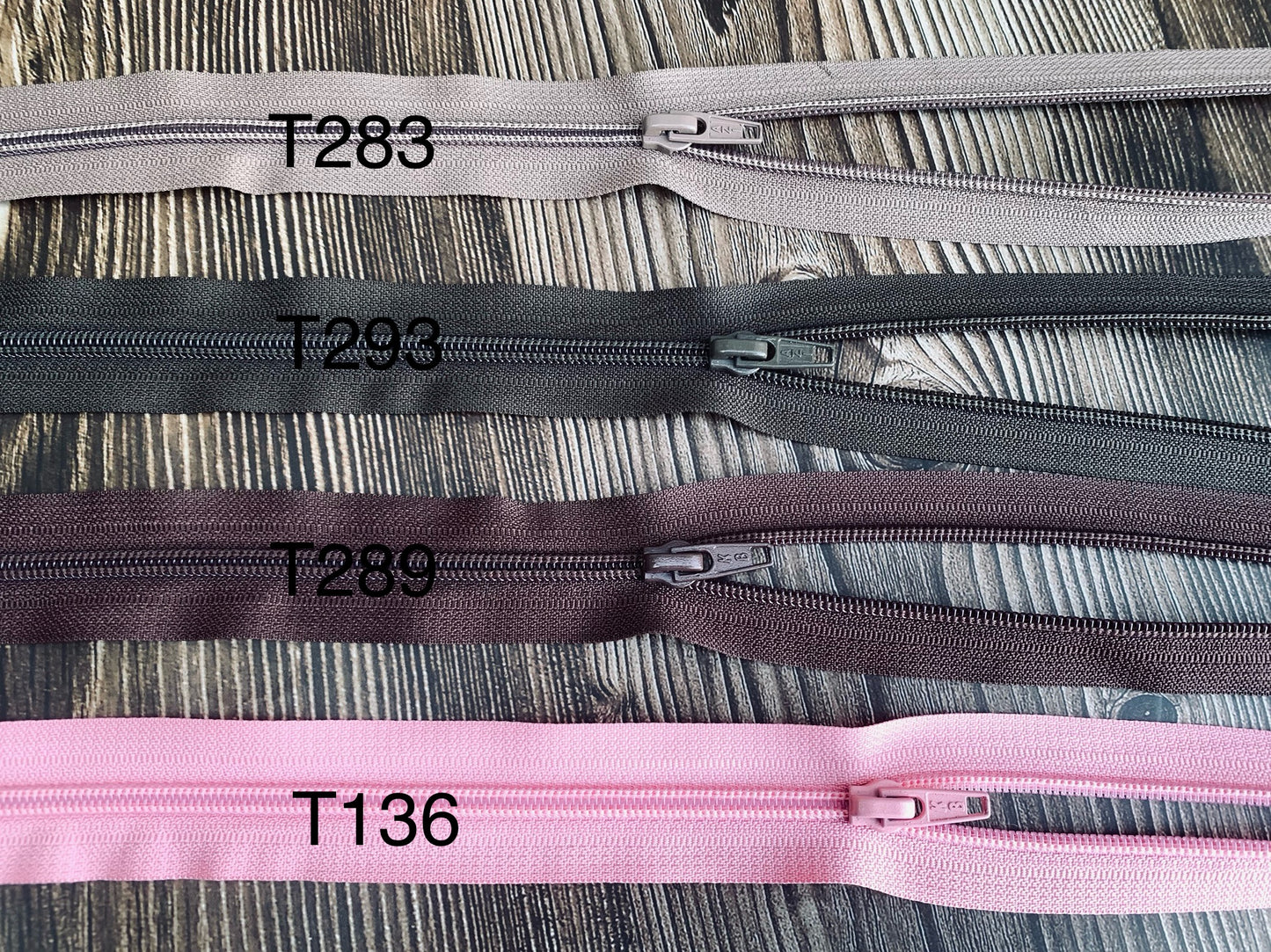 Pack of 25 - Size 5 nylon zips, 70-78 cm, clearance sale GS