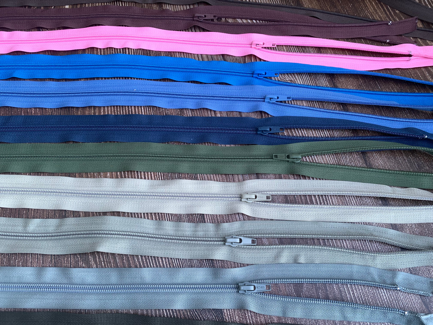 Pack of 25 - Size 5 nylon zips, 70-78 cm, clearance sale GS