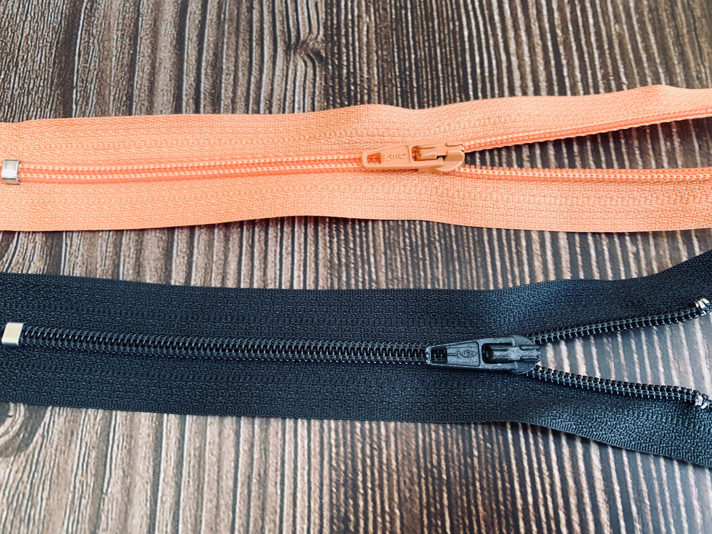 Pack of 25, 12-15cm size 3 nylon zips, clearance sale GS