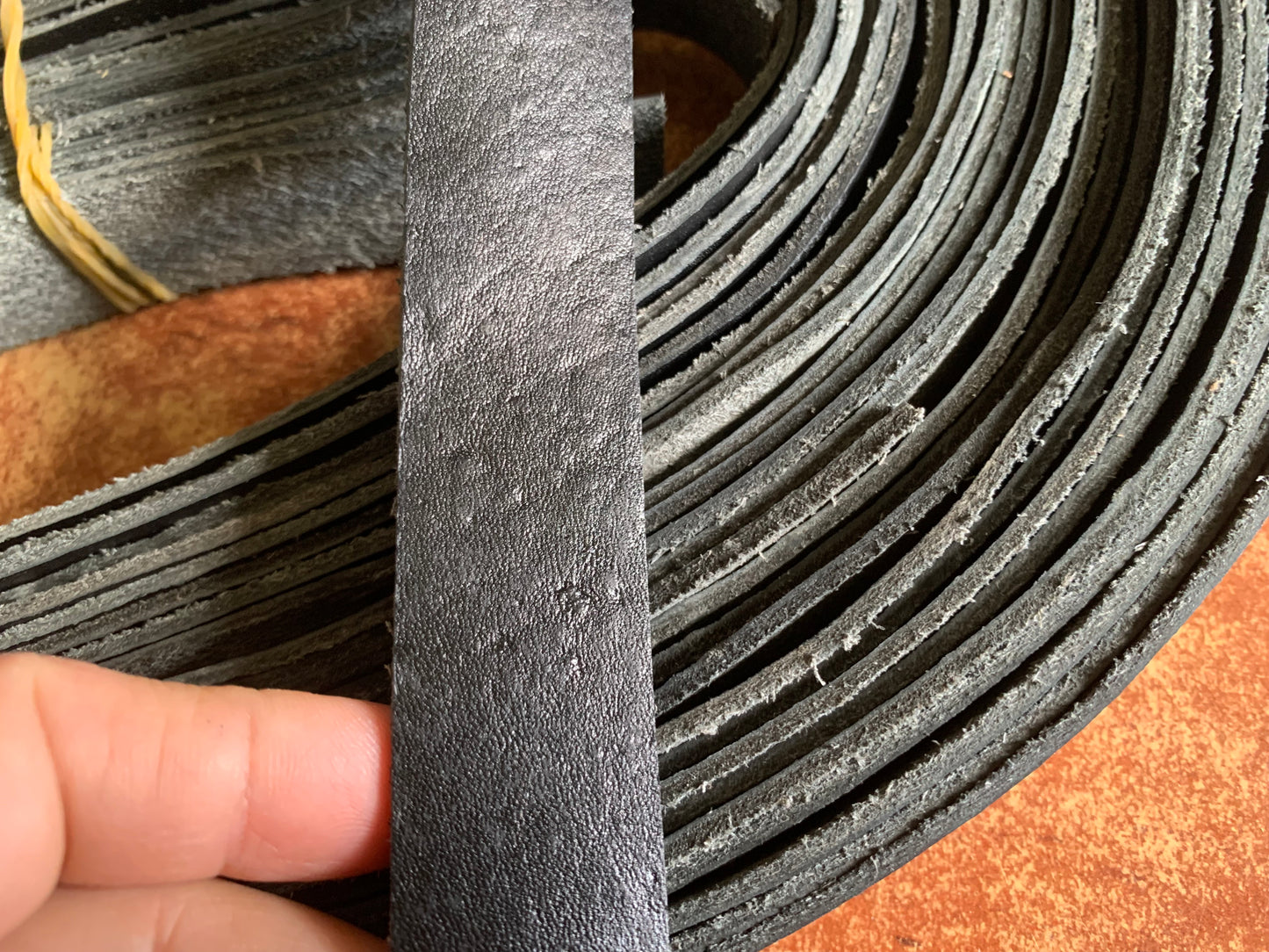 Cosmetic imperfect leather strapping - 25 metres
