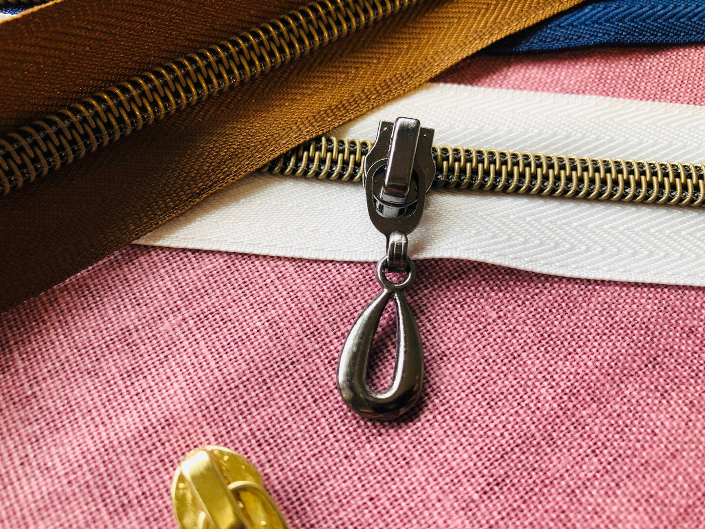 Size 5 zipper pulls for nylon zipper tapes, zipper pulls in antique brass, sliver, gold, rose gold, gun metal