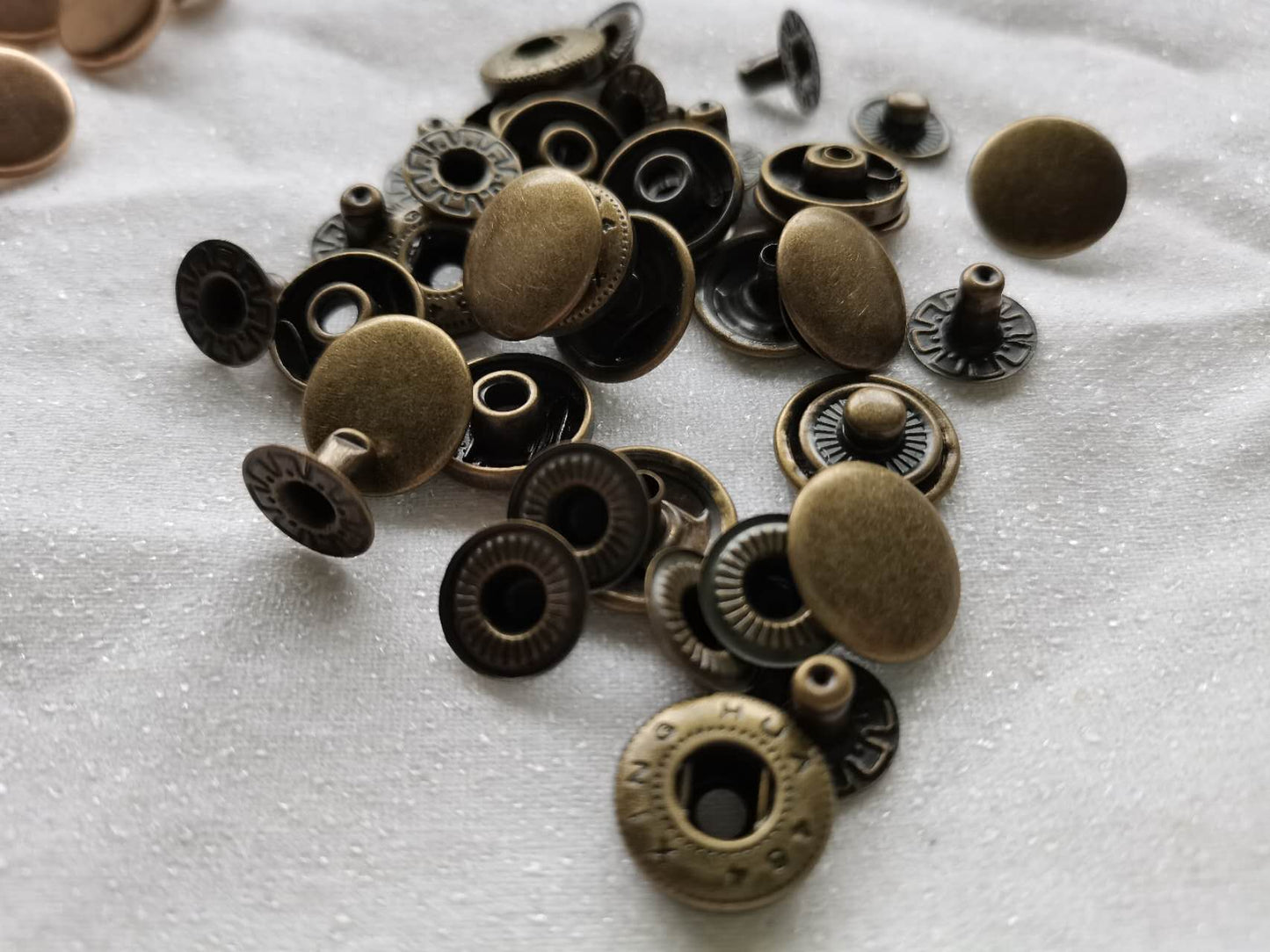 10 sets of heavy duty snap buttons, metal snaps, metal buttons, metal clasps for bags, jackets, snap button setting tool