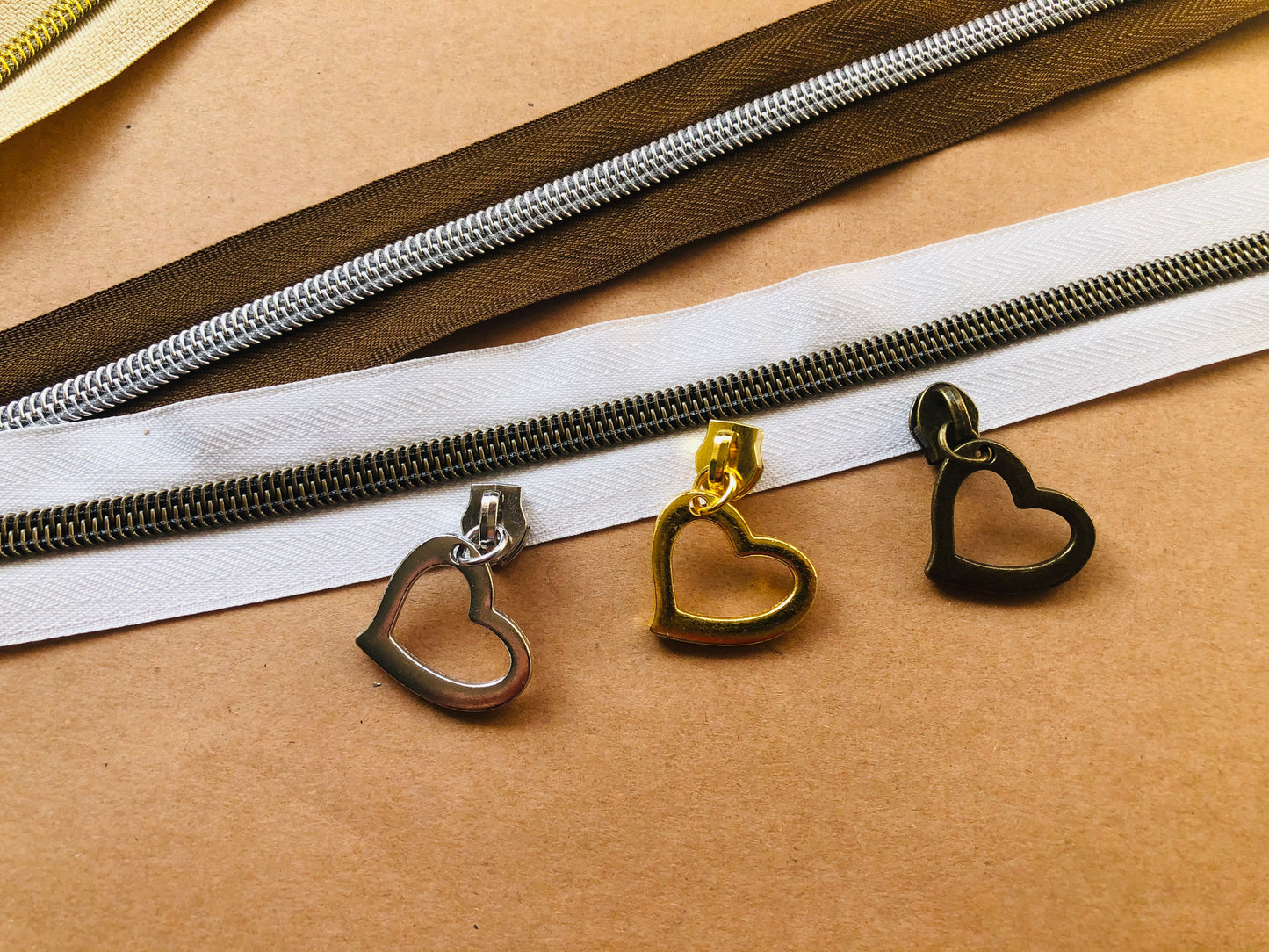 Big heart zipper pulls, Size 5 zipper pulls for nylon zipper tapes, zipper pulls in antique brass, sliver, gold, rose gold, gun metal